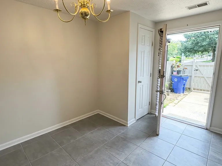 594 Cascade Way #1 — Photo 5