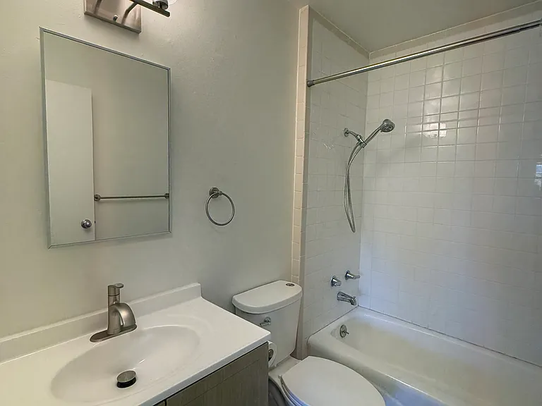 5005 Maiden Ln — Photo 6