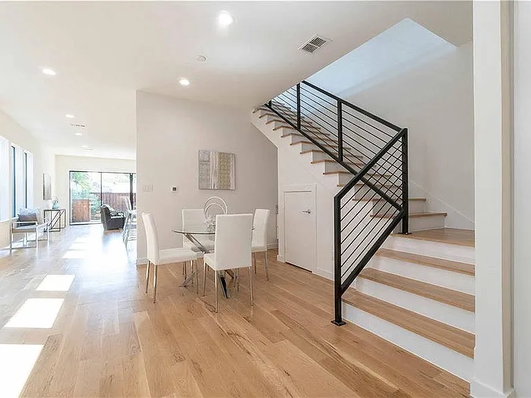 2333 Hondo Ave — Photo 5