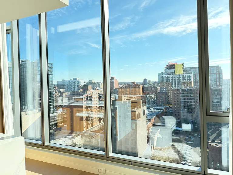 35-32 Leavitt St #Penthouse A — Photo 2