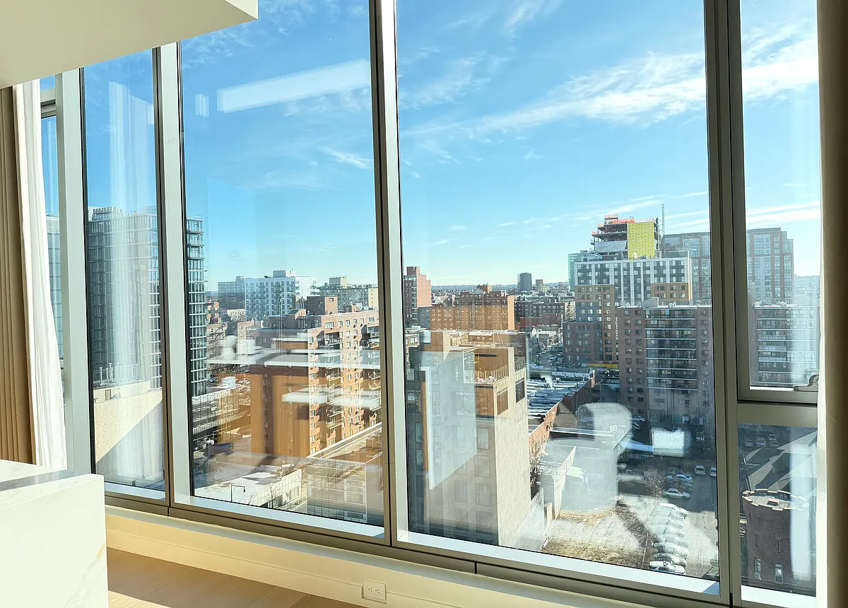 Building Photo - 35-32 Leavitt St #Penthouse A