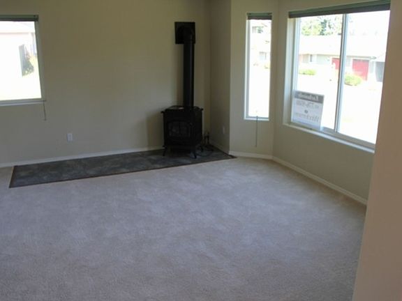 3rd image of 33 E Island View Ave