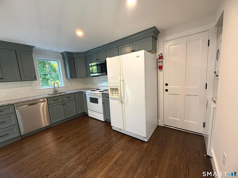 2569 Long Hill Rd #2 — Photo 6