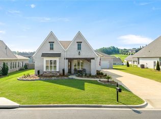 2404 Meadow Cove Rd, Auburn, AL 36832