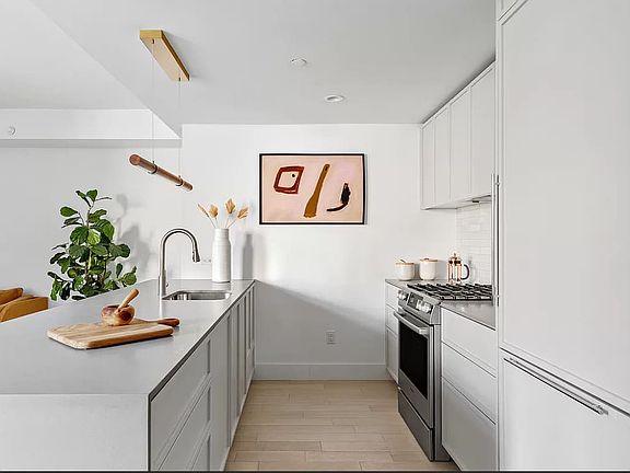 3rd image of 111 Montgomery St Unit Penthouse 12m