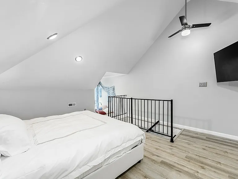 878 Harrison Ave — Photo 23