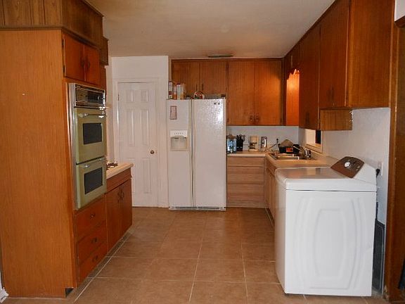 5th image of 1810 E 46th St