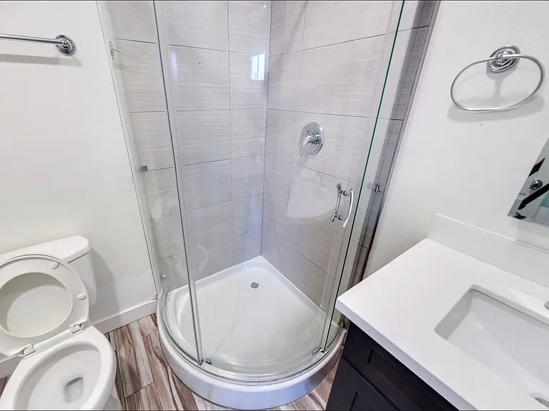 1451 W 36th Pl — Photo 12