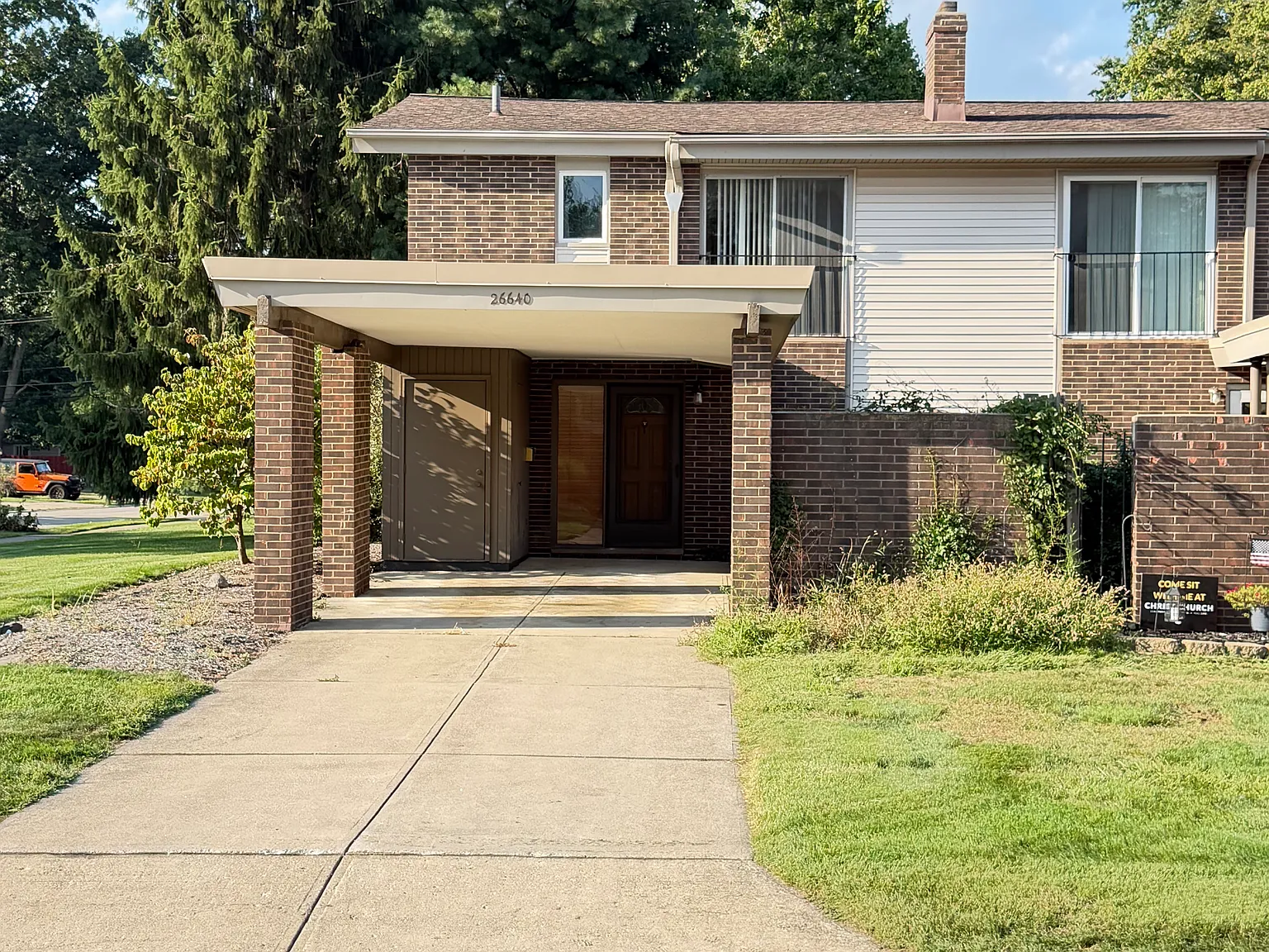 3 bed, 1320 sqft, $2,300 — Photo 2