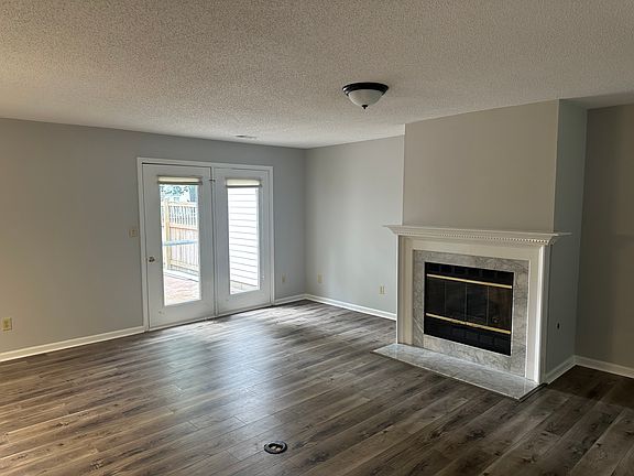 4th image of 303 Esplanade Pl
