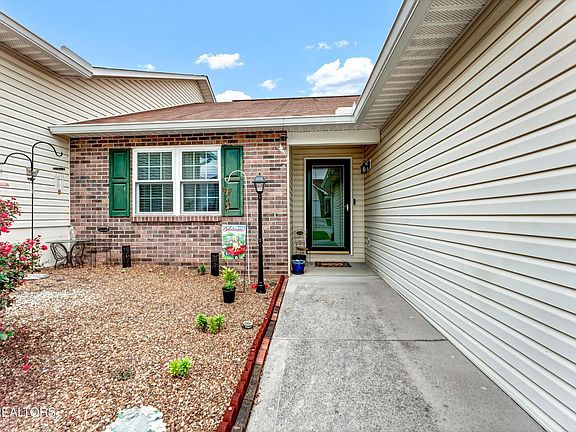 4th image of 208 Executive Meadows Dr