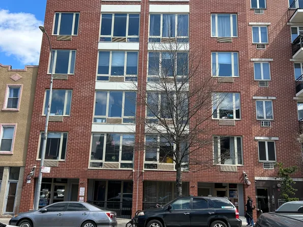 647 Washington Avenue image 1 of 12