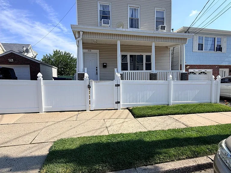 612 Johnstone St #310 — Photo 1