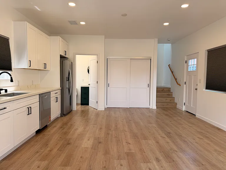 4704 Seaford Pl — Photo 5