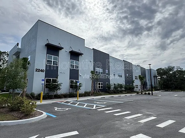 Las Palmas Apartments — Photo 2