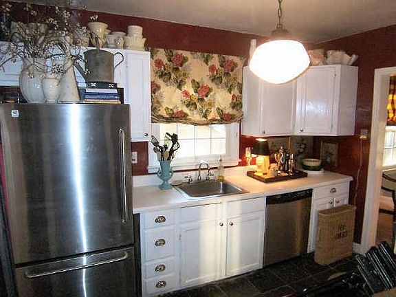Stainless steel appliances remain