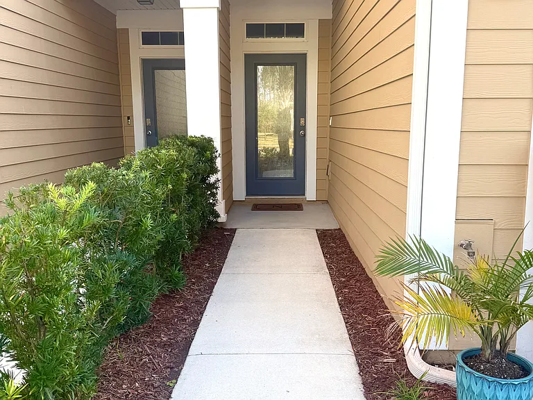 95 Bush Pl — Photo 2