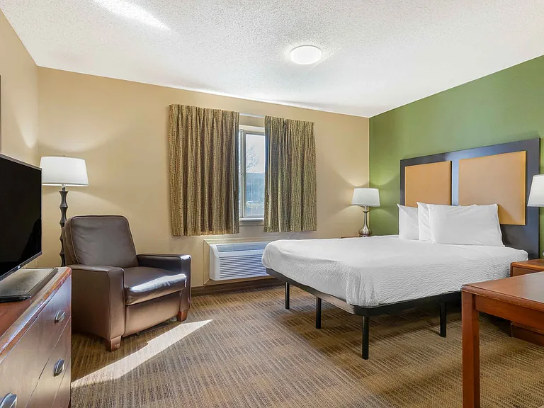 Studio Suite - 1 Queen Bed