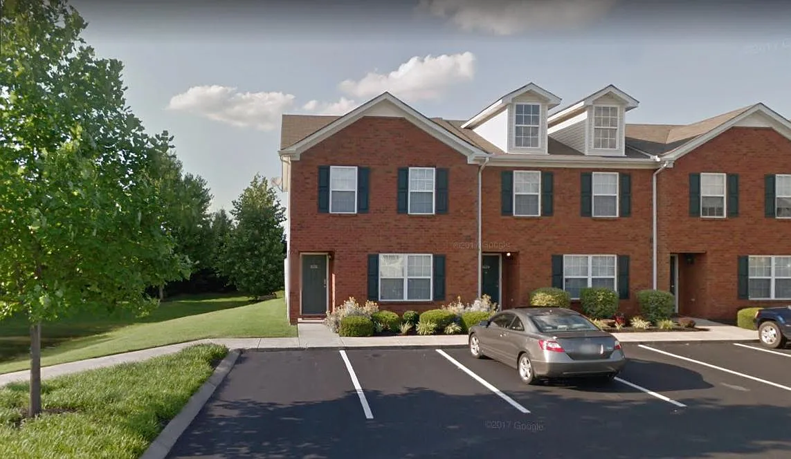 3 bed, 2.5 bath, 1380 sqft, $1,895 — Photo 1