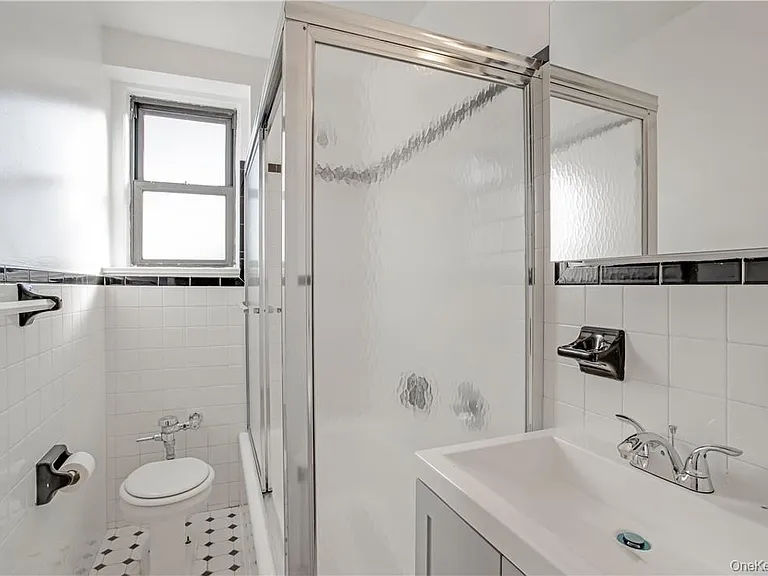 254 Martine Ave #3C — Photo 17