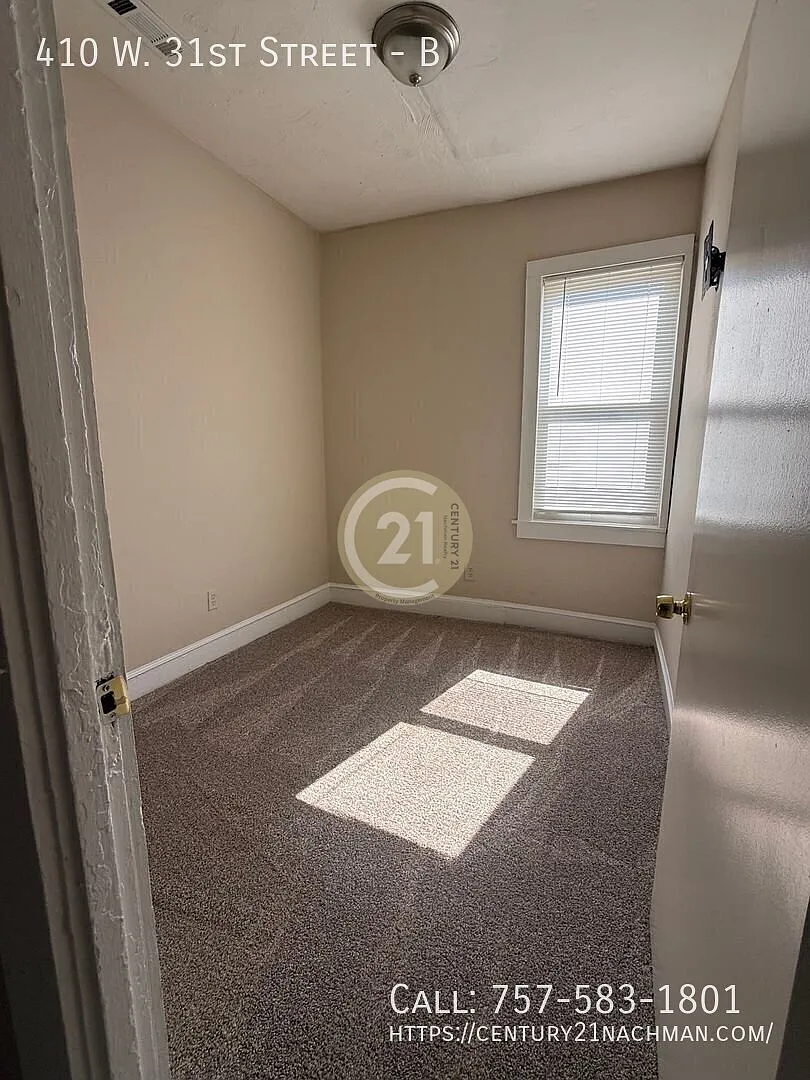 Upstairs Spacious Apartment — Photo 3