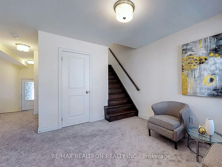 69 New Yorkton Ave — Photo 4