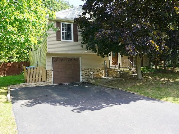 3rd image of 1440 Darlington Dr