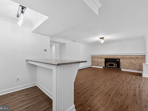5th image of 36 Hickory Dr