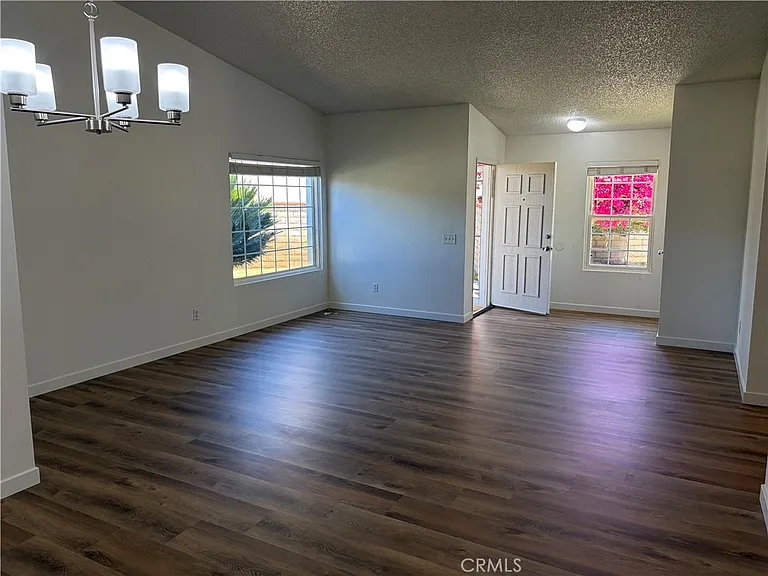620 Sky Ct — Photo 4