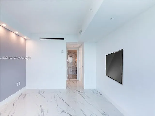 15701 Collins 1403 Sunny — Photo 15