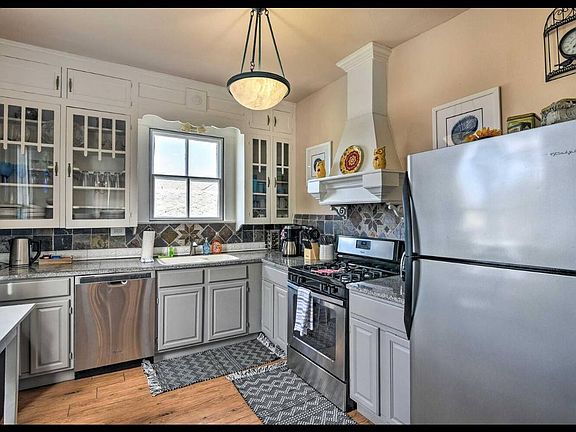 3rd image of 2215 35th St #2