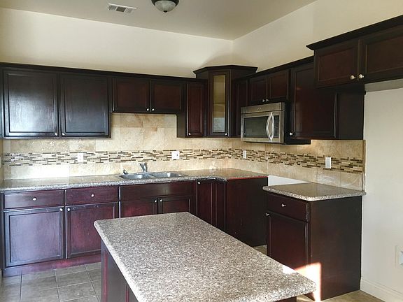 3rd image of 3039 Fairmount St