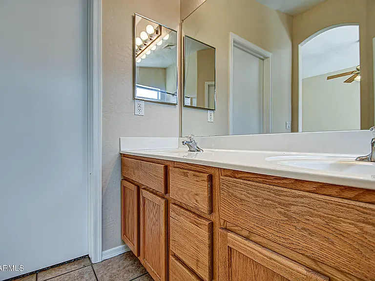 31111 N Claridge Cir — Photo 9