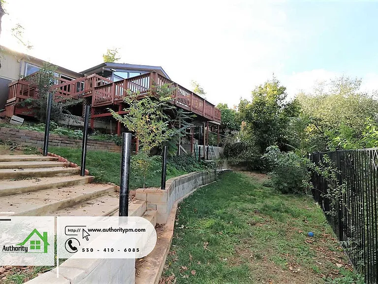 875 Lakeview Dr — Photo 35
