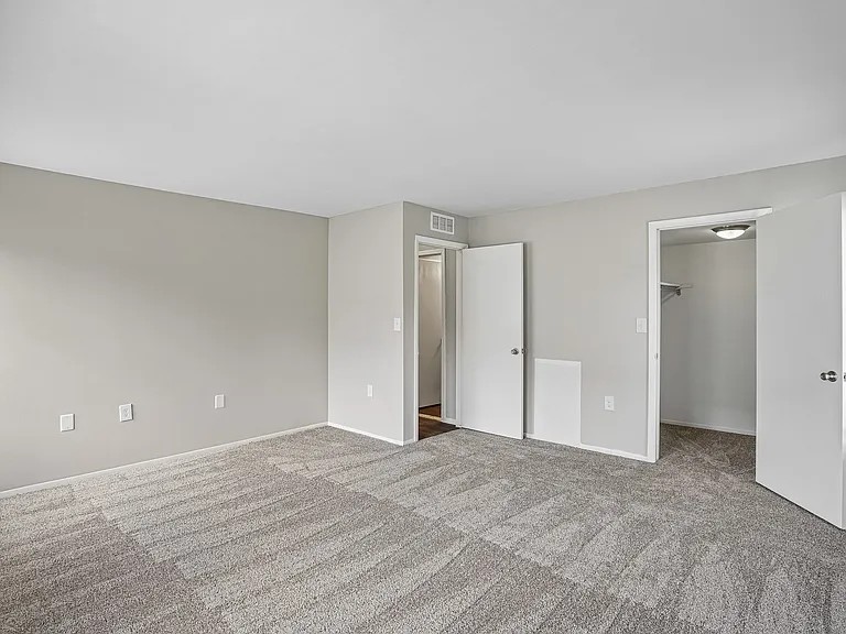 Regency Place Apartments — Photo 39