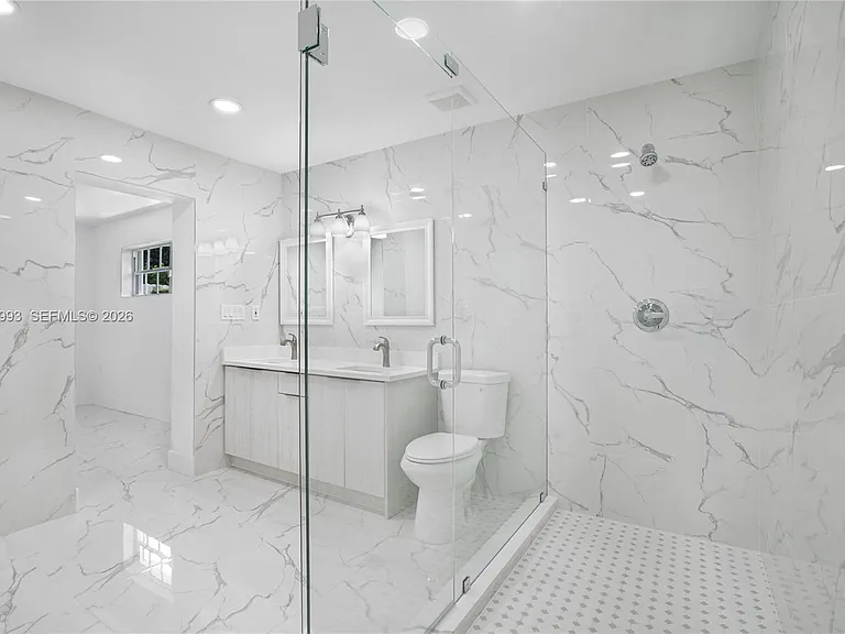 W 72nd Pl — Photo 11