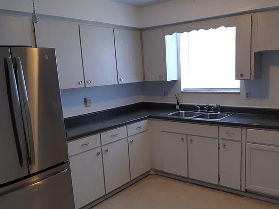 2nd image of 212 Lynnhurst Dr