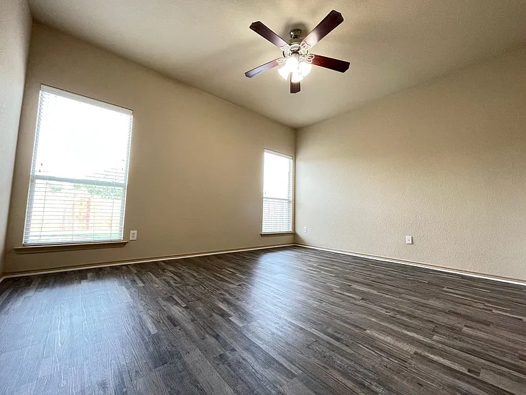5913 Missy Ln — Photo 9