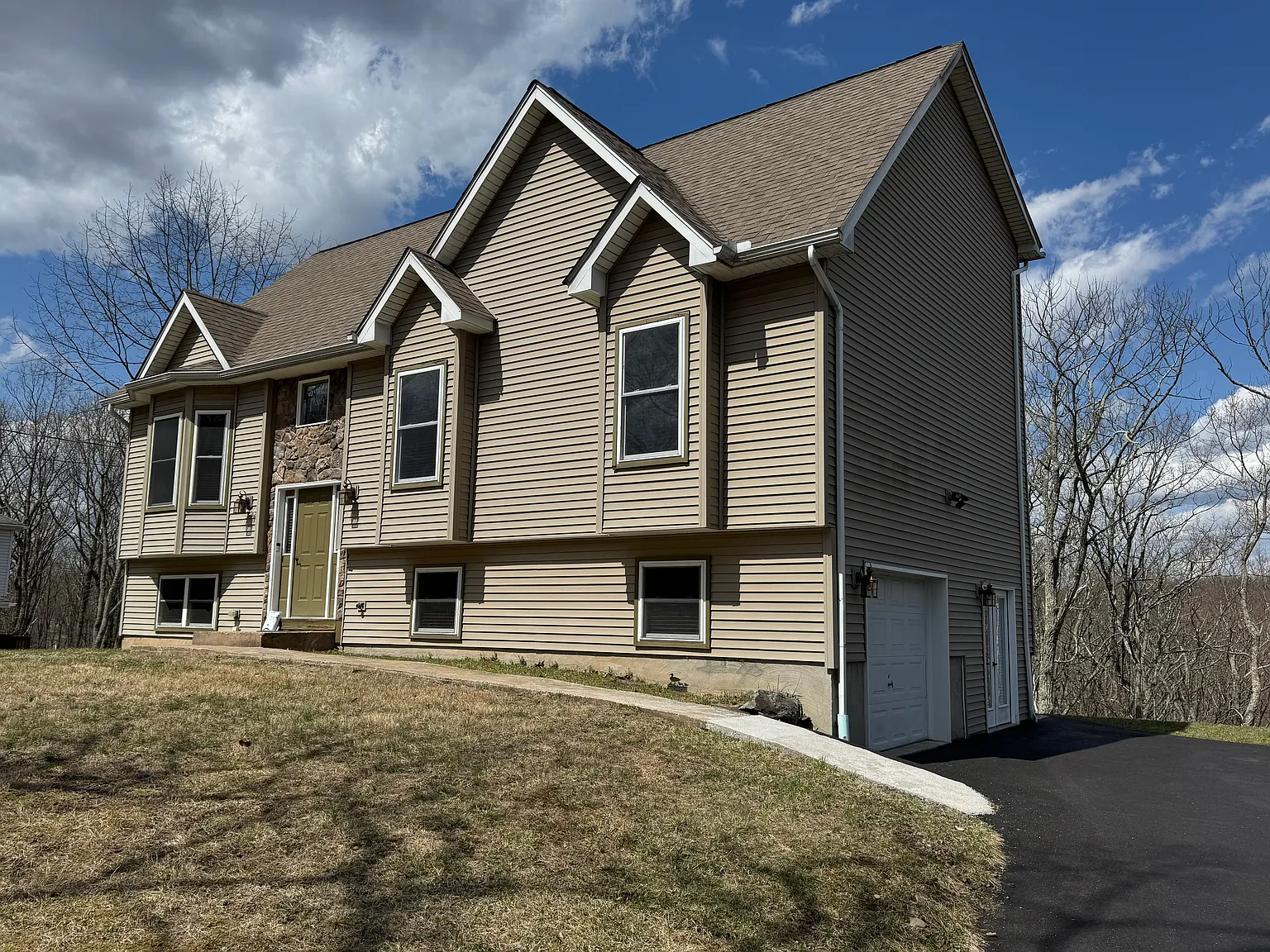 3352 Stonehenge Dr photo 1