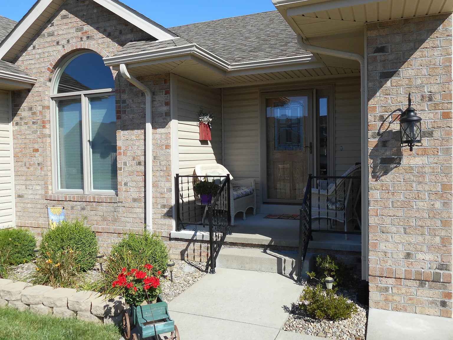 8 Lorraine Dr photo 1