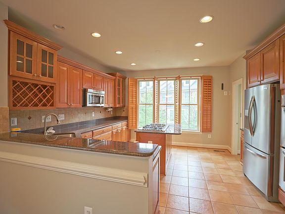 2nd image of 2646 S Kenmore Ct
