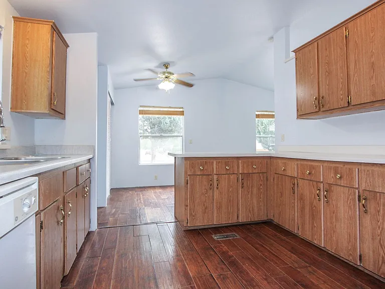 1401 Union Ln — Photo 6