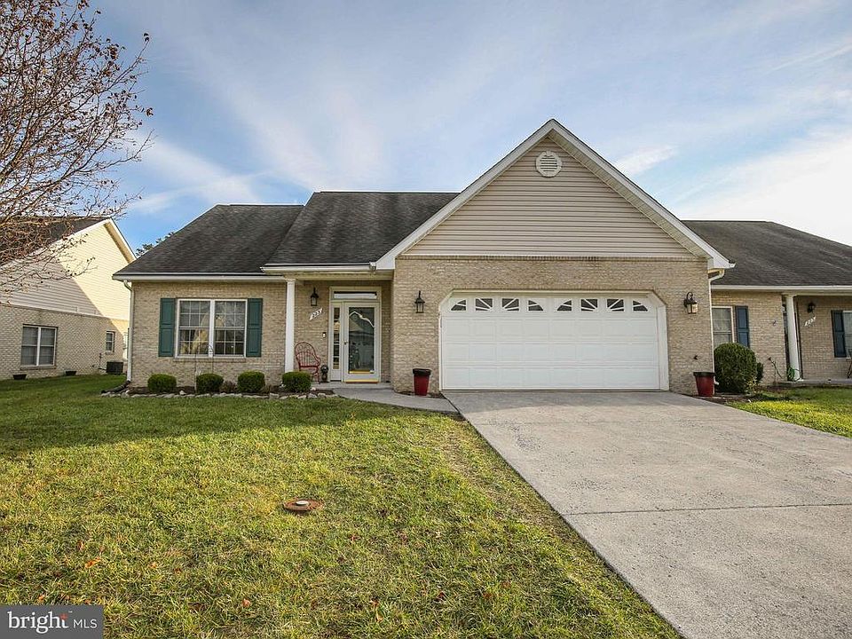 1st image of 223 Lynn Dr