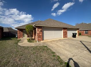 919 SW 37th St, Moore, OK 73160