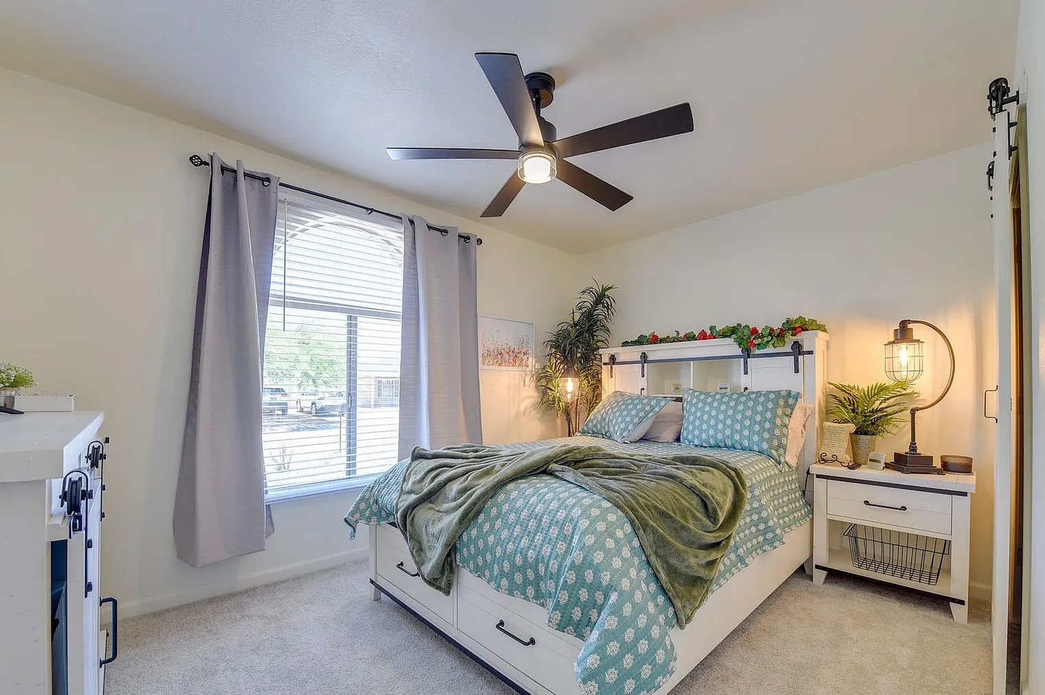 3 bed, 2.0 bath, 1399 sqft, $6,918 — Photo 3