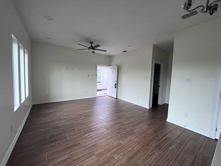 1025 N Clarence Ave #A — Photo 6
