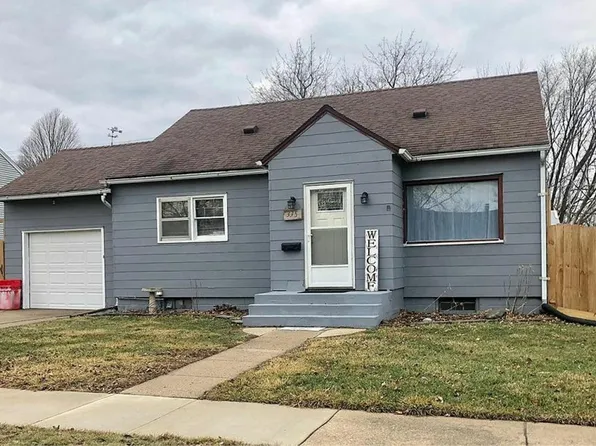 335 Lincoln Ave, Iowa Falls, IA 50126