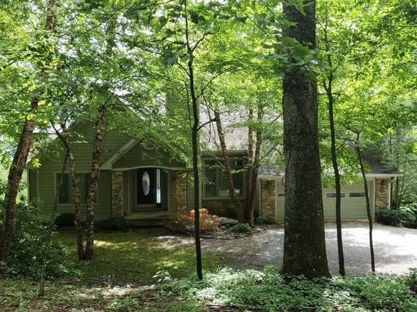 63 Meadowbrook Dr, Hayesville, NC 28904