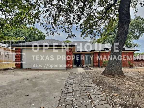 6728 Parkwood Dr, North Richland Hills, TX 76182
