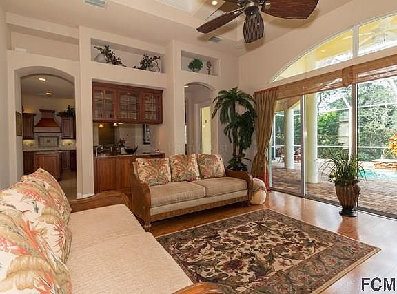 3rd image of 1 N Park Cir